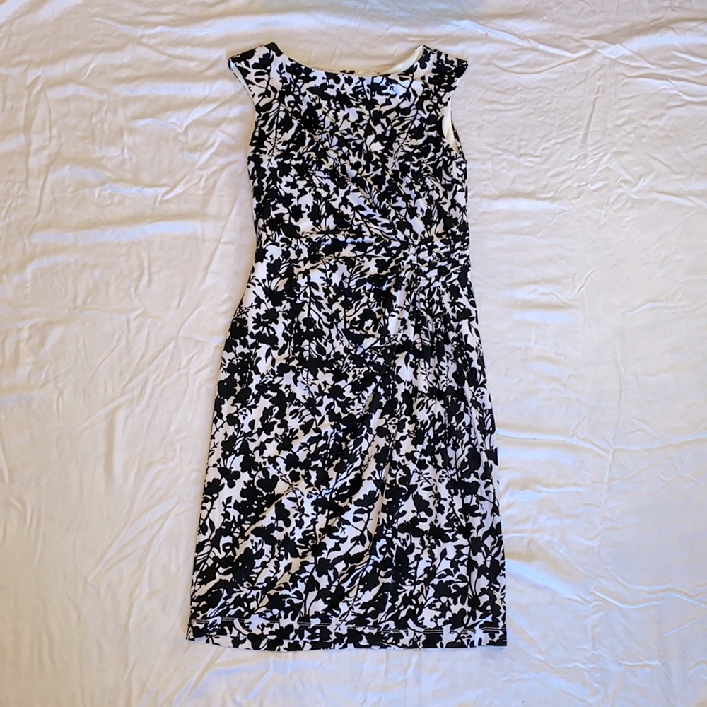 White House Black Market floral shift dress, small